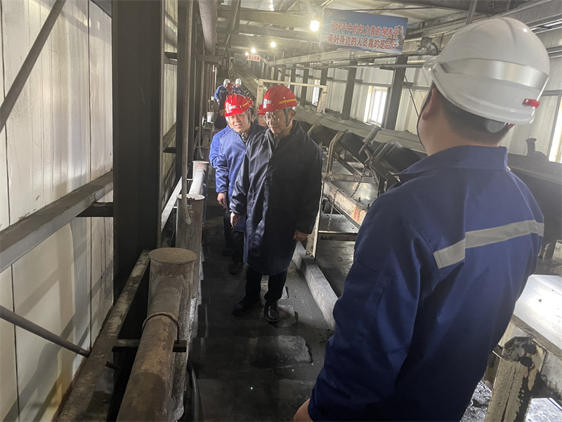 公司副总经理黄岗带队深入选煤公司陕北片区开展安全生产检查
