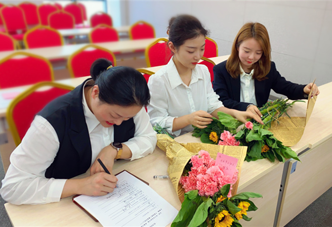新型能源公司：“母亲节”让爱“不打烊”图3.png
