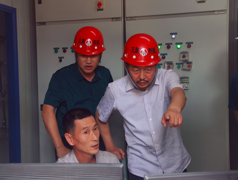 公司党委书记、董事长方刚一行到三原公司进行安全生产督查指导2.png
