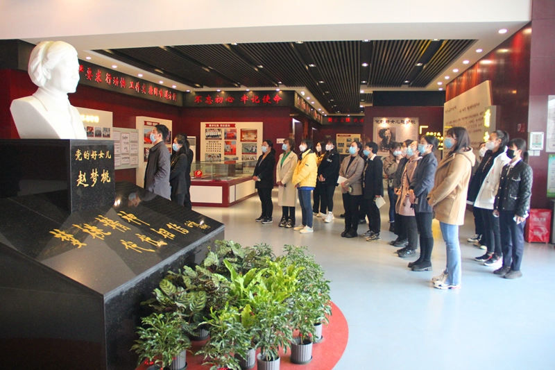 新型能源公司工会开展“弘扬赵梦桃精神 争当巾帼楷模”座谈会-3.png