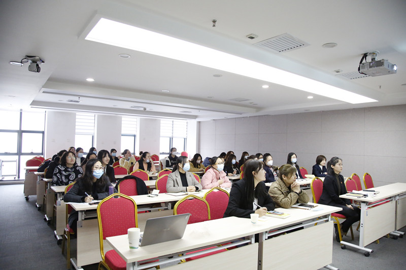 新型能源公司工会开展暖心送健康活动2.JPG