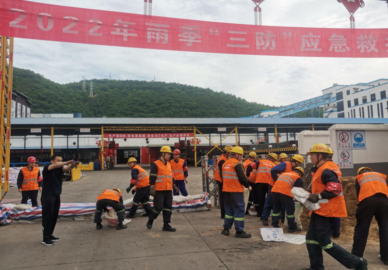 选煤公司黄陵二矿选煤厂：打赢雨季“三防”战，撑起安全“防护伞”-2.png
