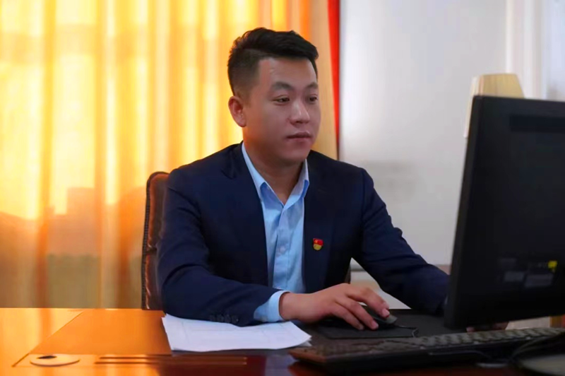人物故事 神木分公司市场中心韩高兵：用青春耕耘市场-1.png