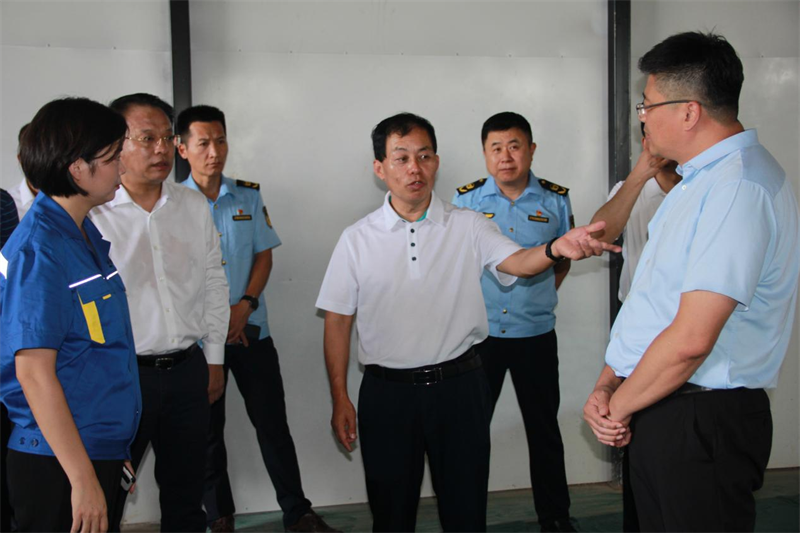 咸阳市常委、副市长杨武民到新型能源咸阳公司考察调研-2.png