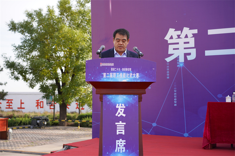 王诚才宣读竞赛规则.jpg