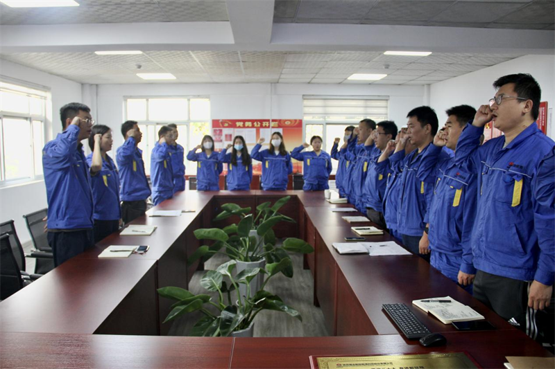 咸阳公司：节日奋战检修一线 用坚守为祖国庆生-1.png