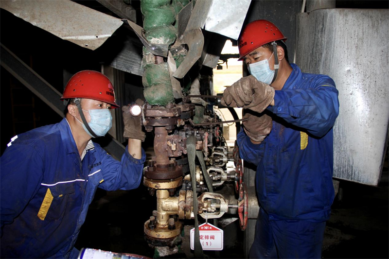 咸阳公司：节日奋战检修一线 用坚守为祖国庆生-3.png