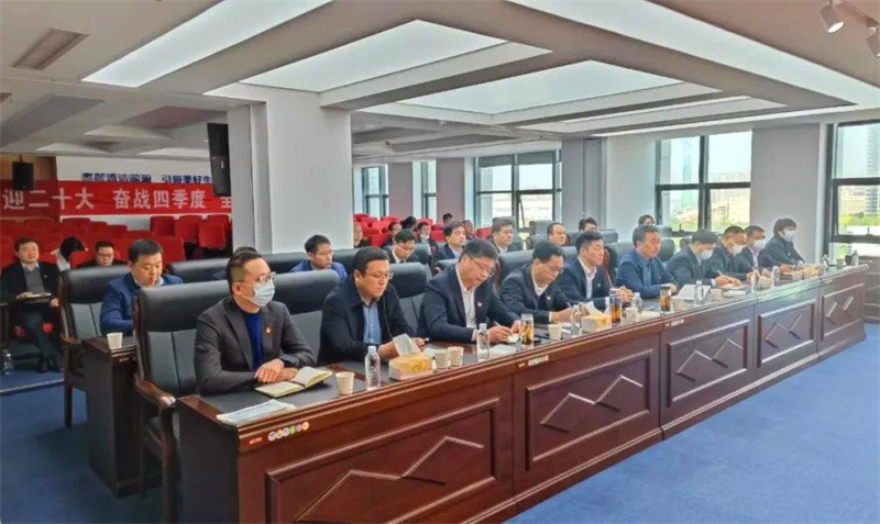 公司广大党员干部职工认真收看党的二十大开幕盛况-2.jpg
