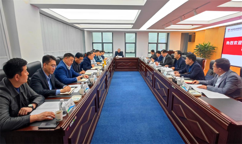 彬长矿业集团党委书记、董事长白永明一行到公司座谈交流-1.png