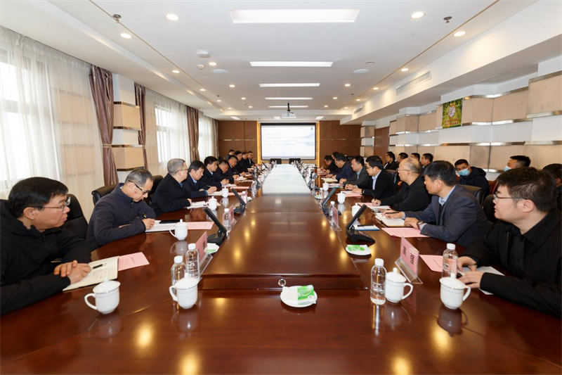 徐国强一行到彬长集团文家坡矿业公司交流座谈.png