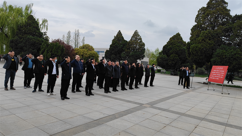 新型能源公司党委组织开展“缅怀革命先烈 传承红色精神”主题党日活动2.png
