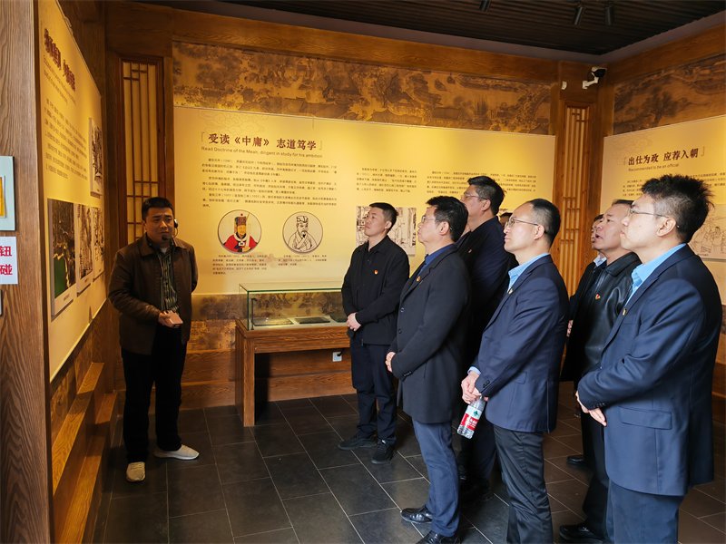 新型能源公司党委组织开展“缅怀革命先烈 传承红色精神”主题党日活动4.png