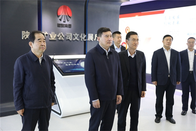 张文琪五一假期轻车简从深入陕北企业检查安全生产并慰问在岗干部职工2.jpg
