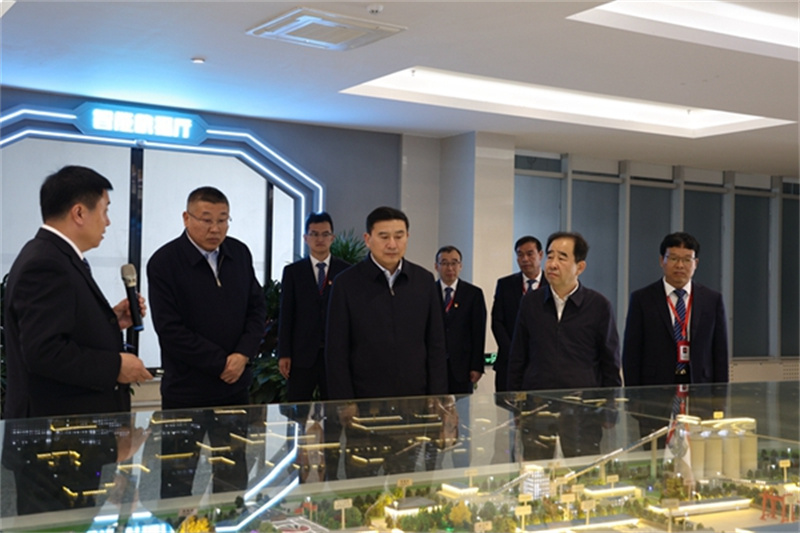 张文琪五一假期轻车简从深入陕北企业检查安全生产并慰问在岗干部职工3.jpg