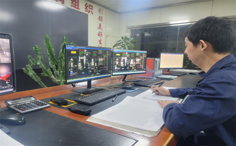 神木分公司水煤浆厂：生产一线的“暗夜”行者1.png