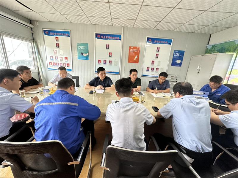 公司副总经理黄岗带队深入选煤公司一线督导检查3.png
